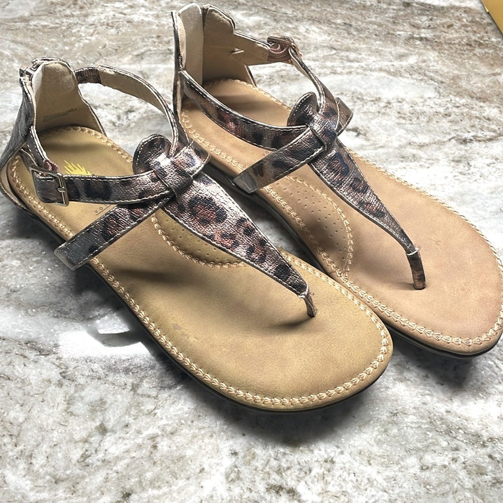 Volatile sandals